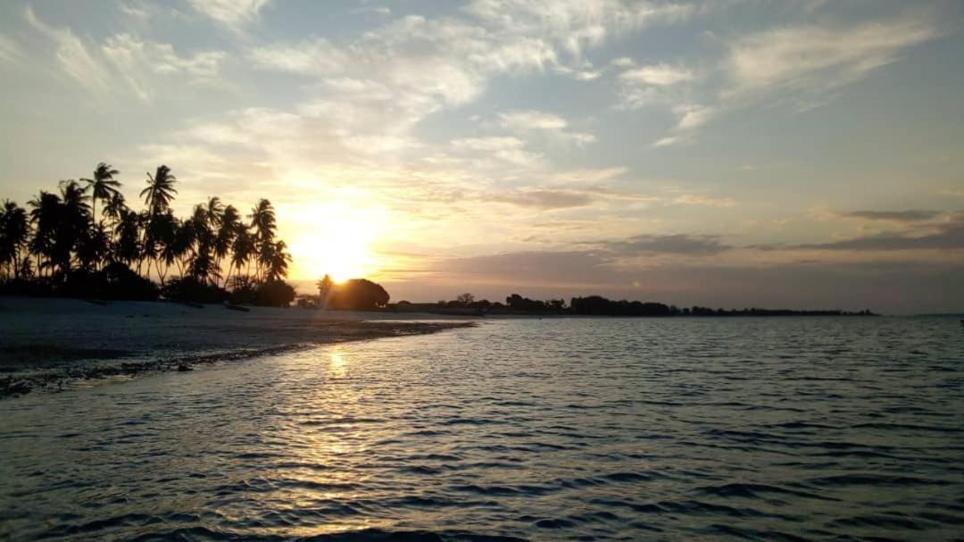 L&J Modern Backpackers Kigamboni Beach House Bed and Breakfast Dar es Salaam Exterior foto