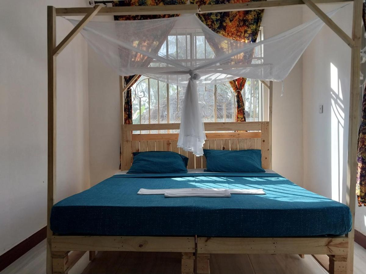 L&J Modern Backpackers Kigamboni Beach House Bed and Breakfast Dar es Salaam Exterior foto