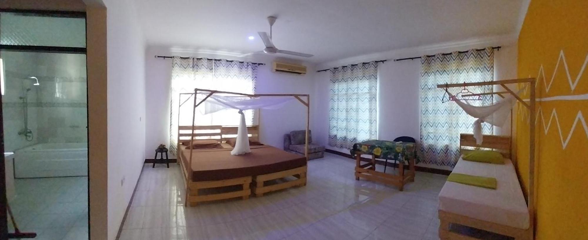 L&J Modern Backpackers Kigamboni Beach House Bed and Breakfast Dar es Salaam Exterior foto